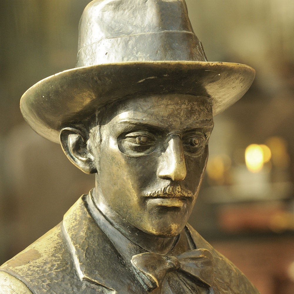 estátua de fernando pessoa